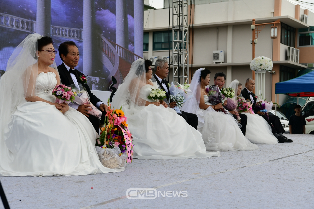 군민합동결혼식 리마인드 웨딩 진행 모습 (사진제공 : 홍성군청)